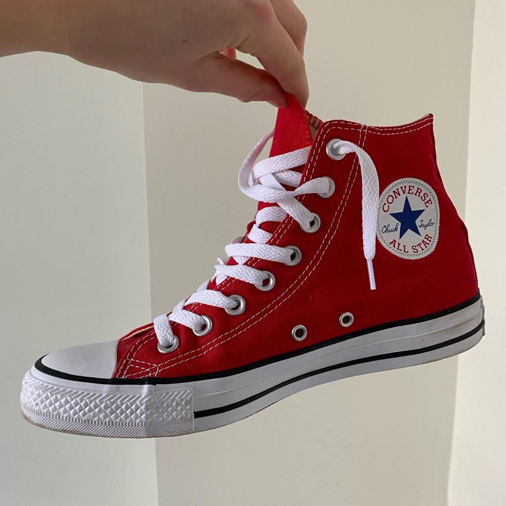 CONVERSE HIGH TOPS